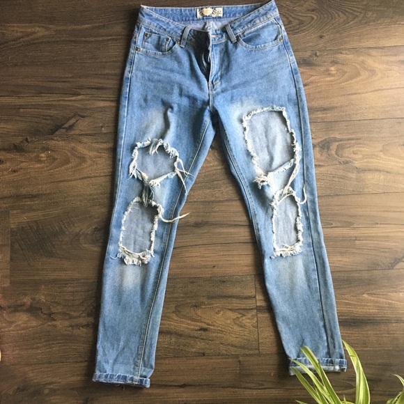 Boohoo ripped light denim boyfriend jeans 👖 - Picture 1 of 3